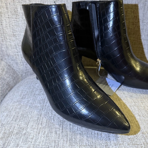 NWT AEROSOLES Women’s Edith Short Boot in Black Croco Size 9 - Picture 4 of 8